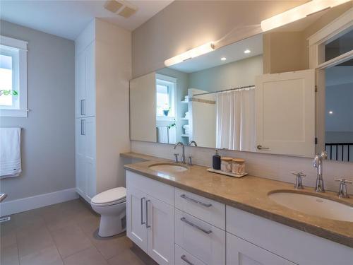 2462 Evergreen Drive, Penticton, BC - Indoor Photo Showing Bathroom