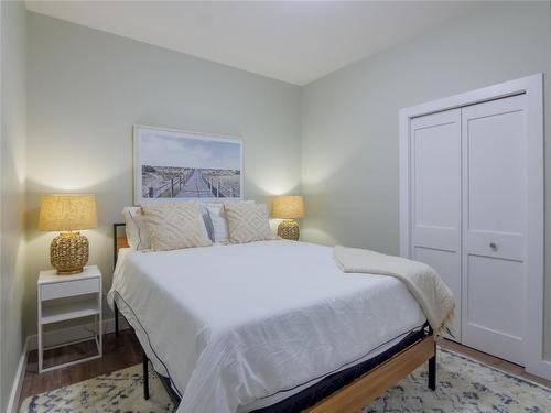 2462 Evergreen Drive, Penticton, BC - Indoor Photo Showing Bedroom