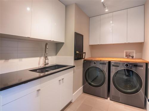2462 Evergreen Drive, Penticton, BC - Indoor Photo Showing Laundry Room