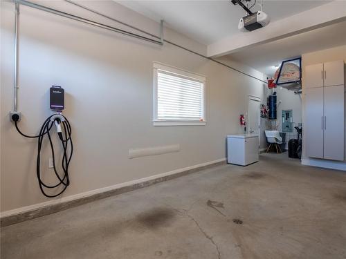 2462 Evergreen Drive, Penticton, BC - Indoor Photo Showing Garage