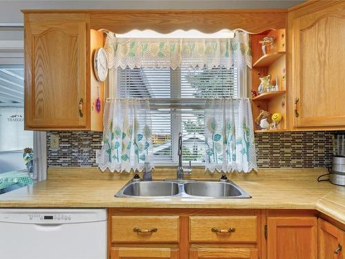 1412 12 Street, Vernon, BC - Indoor Photo Showing Kitchen With Double Sink