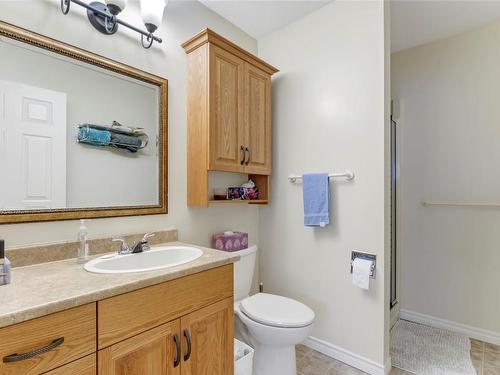 1412 12 Street, Vernon, BC - Indoor Photo Showing Bathroom