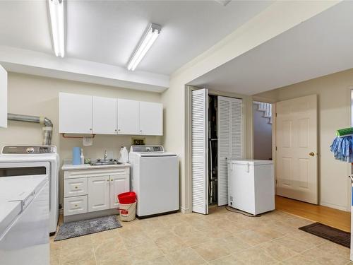 1412 12 Street, Vernon, BC - Indoor Photo Showing Laundry Room
