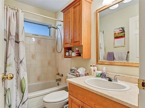 1412 12 Street, Vernon, BC - Indoor Photo Showing Bathroom