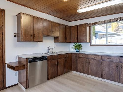 2720 Benedick Road, West Kelowna, BC - Indoor Photo Showing Kitchen With Double Sink