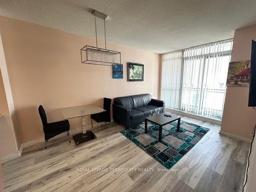 3301-4070 Confederation Pkwy E, Mississauga, ON - Indoor Photo Showing Living Room