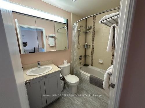 3301-4070 Confederation Pkwy E, Mississauga, ON - Indoor Photo Showing Bathroom