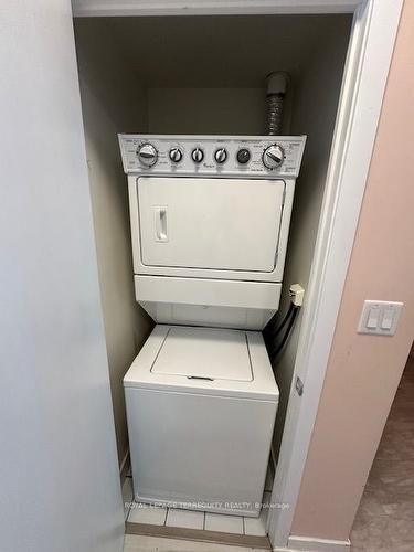 3301-4070 Confederation Pkwy E, Mississauga, ON - Indoor Photo Showing Laundry Room