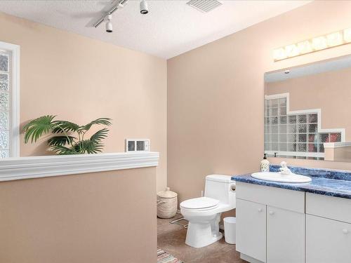 89 Pirates Lane, Protection Island, BC - Indoor Photo Showing Bathroom