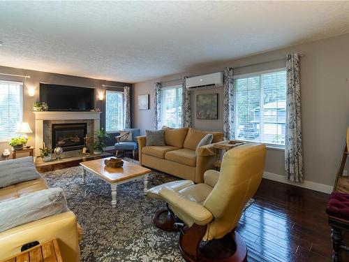 817 Bucktail Rd, Mill Bay, BC - Indoor Photo Showing Living Room With Fireplace