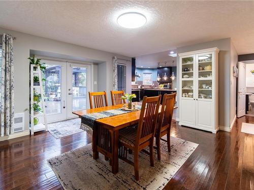 817 Bucktail Rd, Mill Bay, BC - Indoor Photo Showing Dining Room