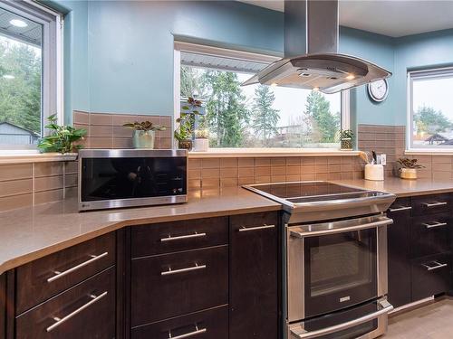 817 Bucktail Rd, Mill Bay, BC - Indoor Photo Showing Kitchen