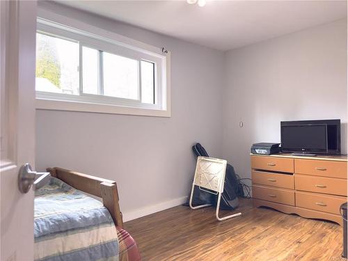 6284 Lugrin Rd, Port Alberni, BC - Indoor Photo Showing Bedroom