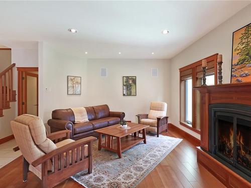 6160 Aldergrove Dr, Courtenay, BC - Indoor Photo Showing Living Room With Fireplace