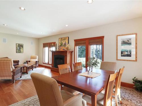 6160 Aldergrove Dr, Courtenay, BC - Indoor With Fireplace