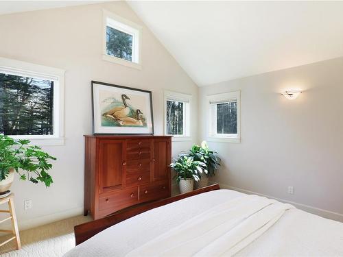 6160 Aldergrove Dr, Courtenay, BC - Indoor Photo Showing Bedroom