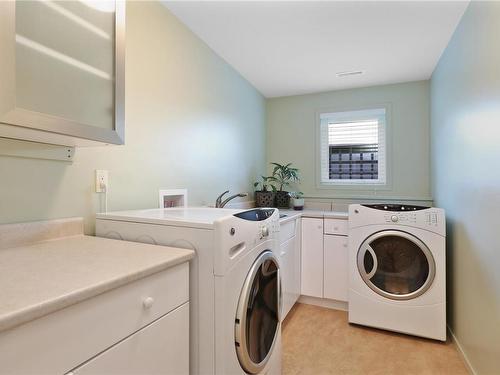 6160 Aldergrove Dr, Courtenay, BC - Indoor Photo Showing Laundry Room