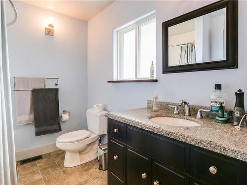 4840 Wilson Rd, Duncan, BC - Indoor Photo Showing Bathroom