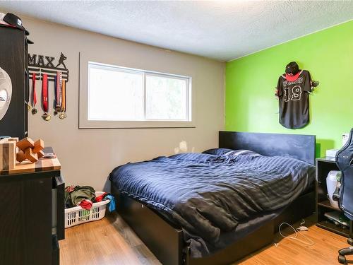 4840 Wilson Rd, Duncan, BC - Indoor Photo Showing Bedroom