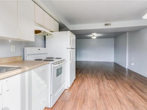 4840 Wilson Rd, Duncan, BC - Indoor Photo Showing Kitchen