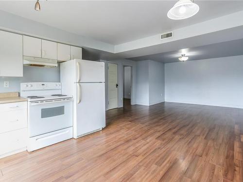 4840 Wilson Rd, Duncan, BC - Indoor Photo Showing Kitchen