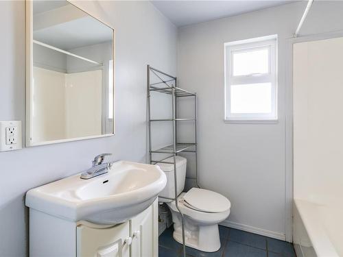 4840 Wilson Rd, Duncan, BC - Indoor Photo Showing Bathroom