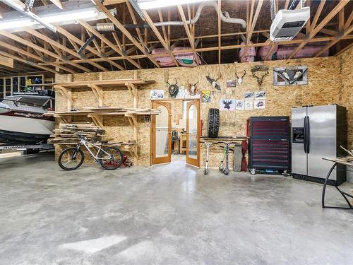 4840 Wilson Rd, Duncan, BC - Indoor Photo Showing Garage
