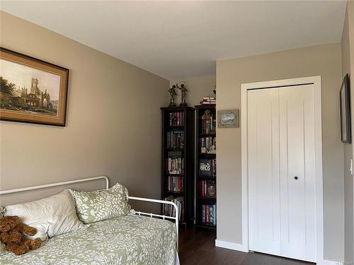 11-5450 Tomswood Rd, Port Alberni, BC - Indoor Photo Showing Bedroom