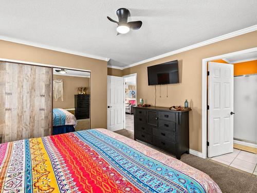 7527 Mccarthy Road, Out Of District, BC - Indoor Photo Showing Bedroom