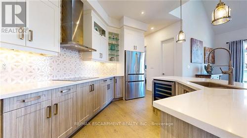 111 Clippers Lane, Blue Mountains, ON - Indoor Photo Showing Kitchen With Upgraded Kitchen