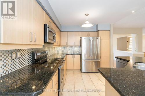 30 Masters Lane, Wasaga Beach, ON - Indoor Photo Showing Kitchen With Double Sink