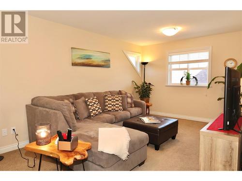 2450 Radio Tower Road Unit# 25, Oliver, BC - Indoor Photo Showing Living Room
