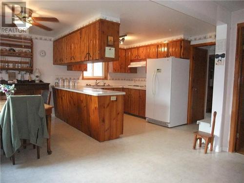 Room for the whole family to gather! - 11878 Lanark Road, Calabogie, ON - Indoor Photo Showing Kitchen With Double Sink