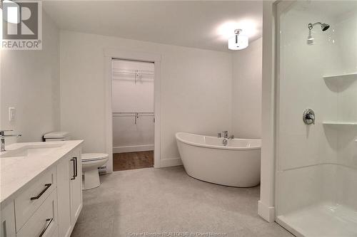308 Damien, Dieppe, NB - Indoor Photo Showing Bathroom