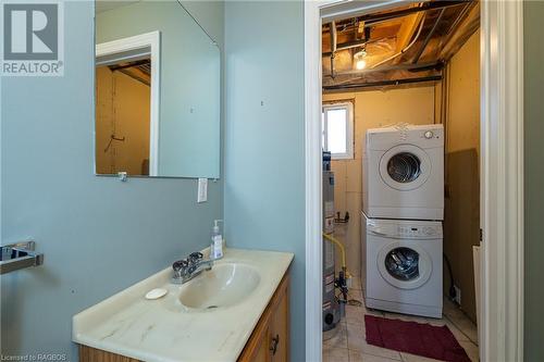 154 15Th Ave Close, Hanover, ON - Indoor Photo Showing Laundry Room