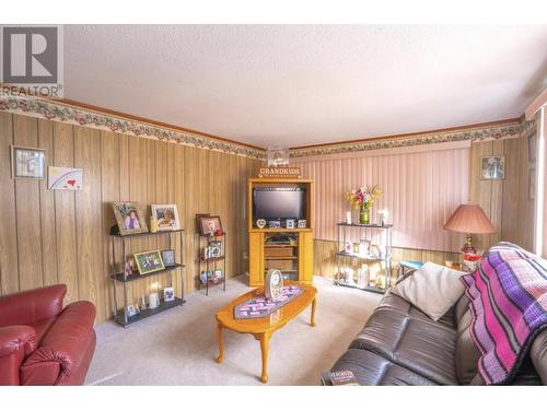 7691 Sapphire Crescent, Prince George, BC - Indoor Photo Showing Living Room