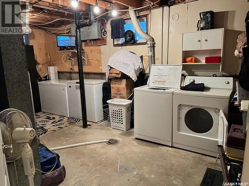 425 Young Street, Bienfait, SK - Indoor Photo Showing Laundry Room