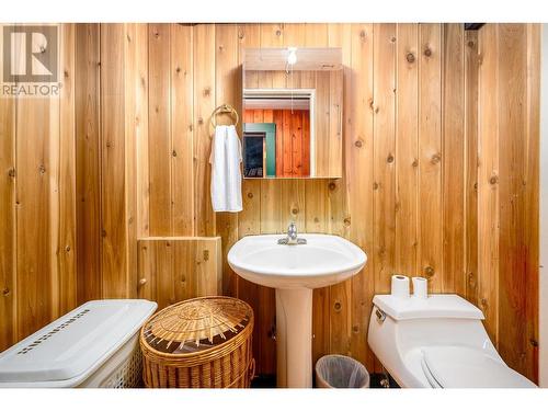 9736 Cameron Road, Vernon, BC - Indoor Photo Showing Bathroom