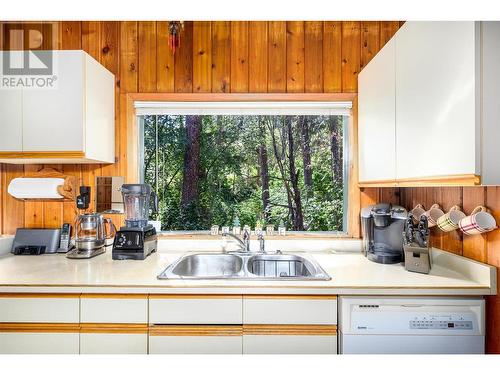 9736 Cameron Road, Vernon, BC - Indoor Photo Showing Kitchen With Double Sink