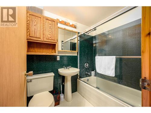 9736 Cameron Road, Vernon, BC - Indoor Photo Showing Bathroom