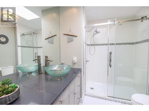 32 Bayview Crescent, Osoyoos, BC - Indoor Photo Showing Bathroom