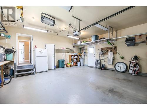 32 Bayview Crescent, Osoyoos, BC - Indoor Photo Showing Garage