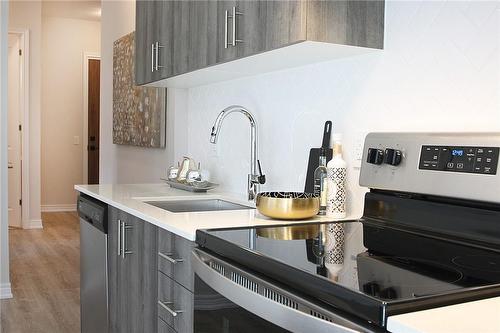 121 #8 Highway|Unit #106, Hamilton, ON - Indoor Photo Showing Kitchen With Upgraded Kitchen