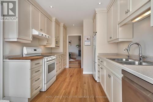 192 Niven Rd, Niagara-On-The-Lake, ON - Indoor Photo Showing Kitchen With Double Sink