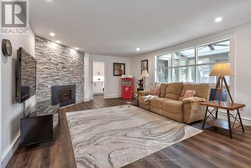 192 Niven Rd, Niagara-On-The-Lake, ON - Indoor Photo Showing Living Room With Fireplace