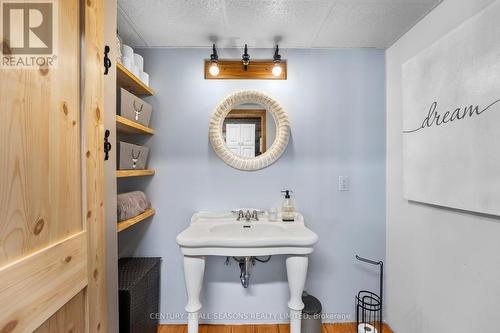 59 Arthur St, Hastings Highlands, ON - Indoor Photo Showing Bathroom
