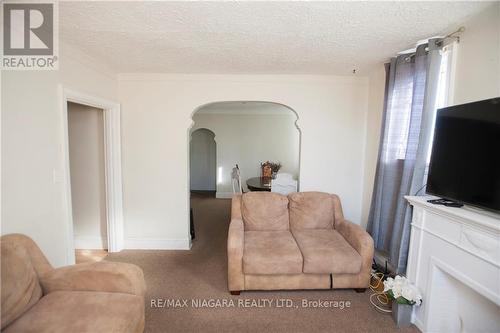 5624 Temperance Avenue, Niagara Falls, ON - Indoor Photo Showing Living Room