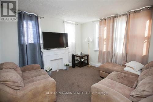 5624 Temperance Ave, Niagara Falls, ON - Indoor Photo Showing Living Room