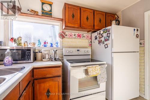 962 10Th Concession Road W, Hamilton, ON - Indoor Photo Showing Kitchen