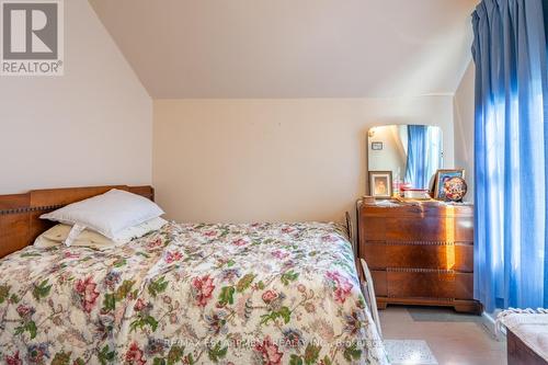 962 10Th Concession Road W, Hamilton, ON - Indoor Photo Showing Bedroom